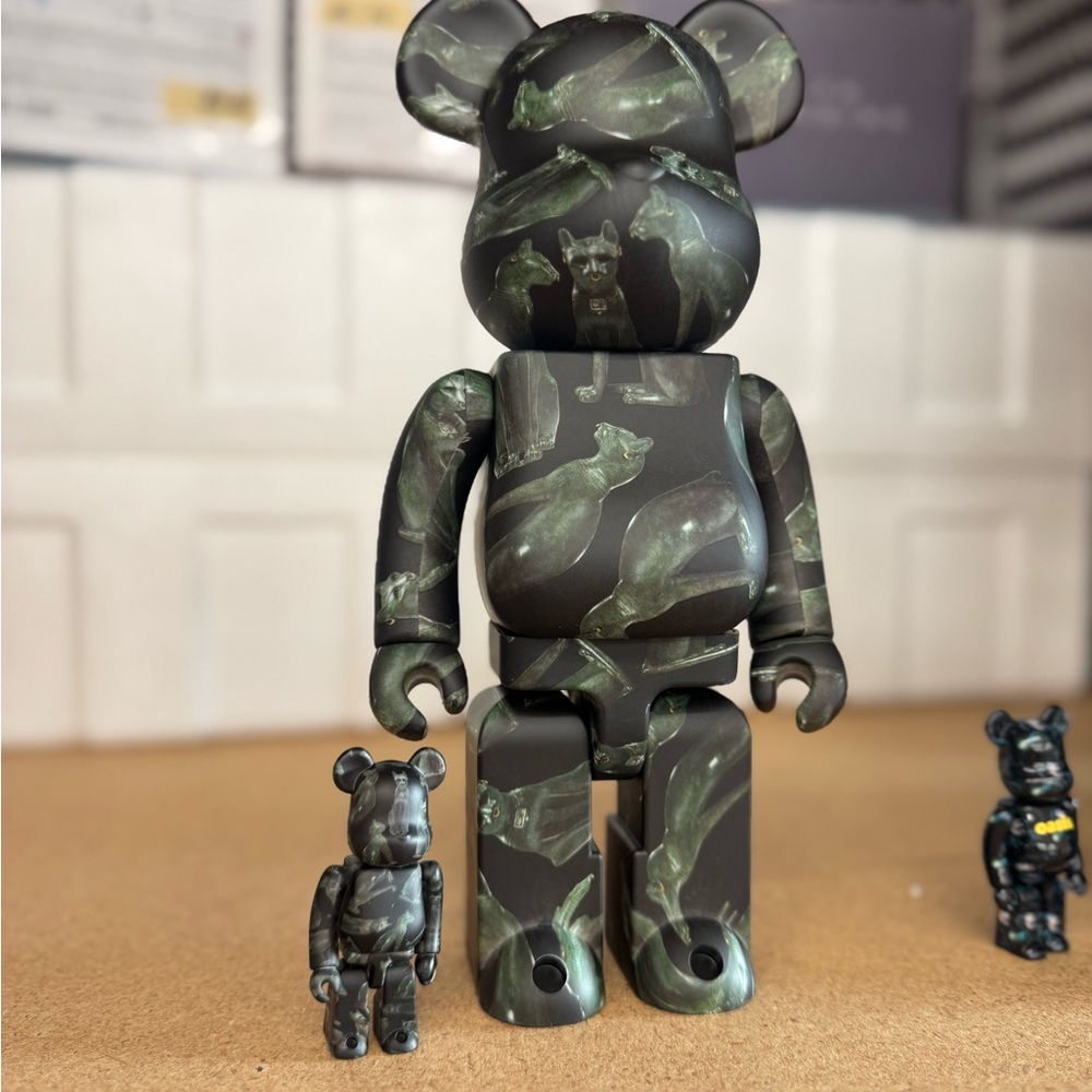 Bearbrick 400% + 100% Anderson Gayer Cat British Museum